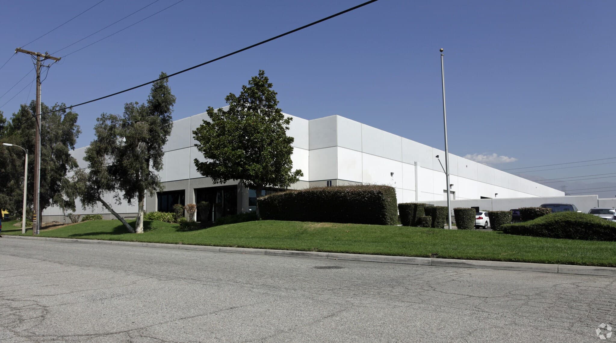 13050 Santa Ana Ave building photo