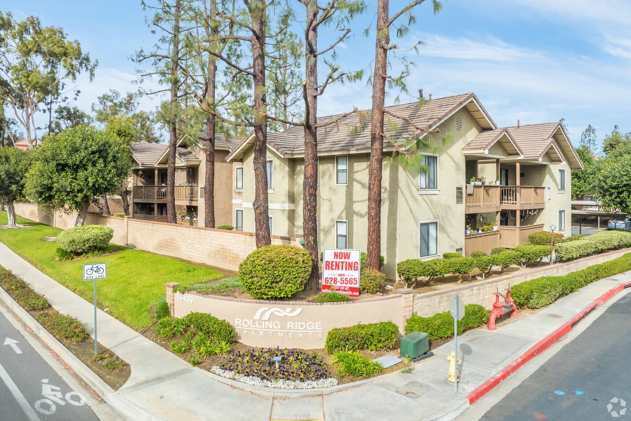 3439 Peyton Drive building photo